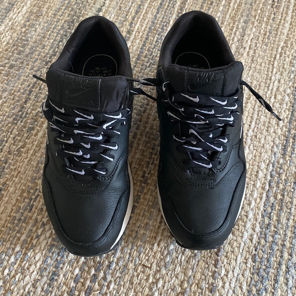 Black Nike Air Max worn twice no box!